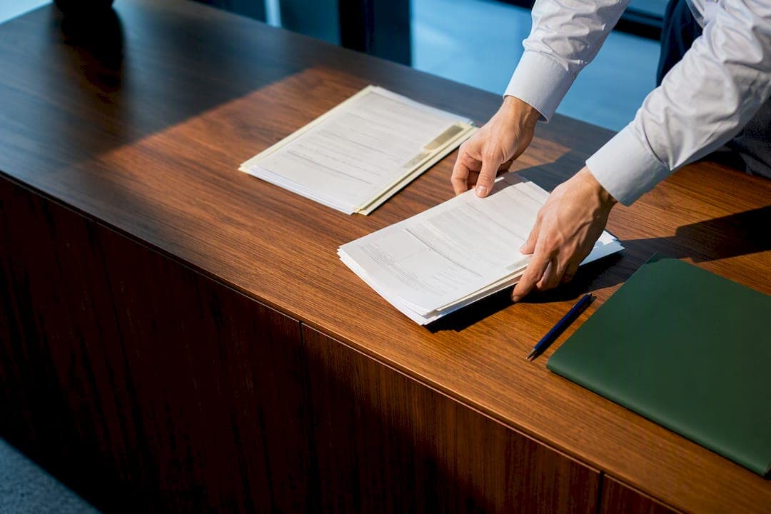 Small Employers: W-4 vs W-9 and 2026's $2,000 1099 Reporting Rule