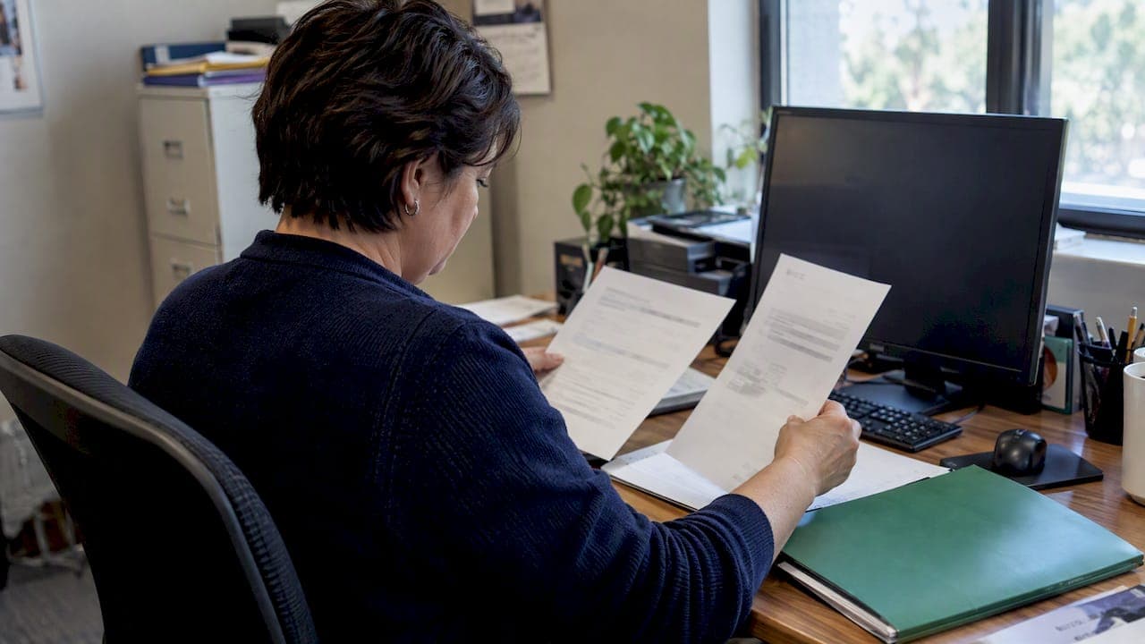 California Employers: Avoid 15% Payroll Penalties With Deposit Checks